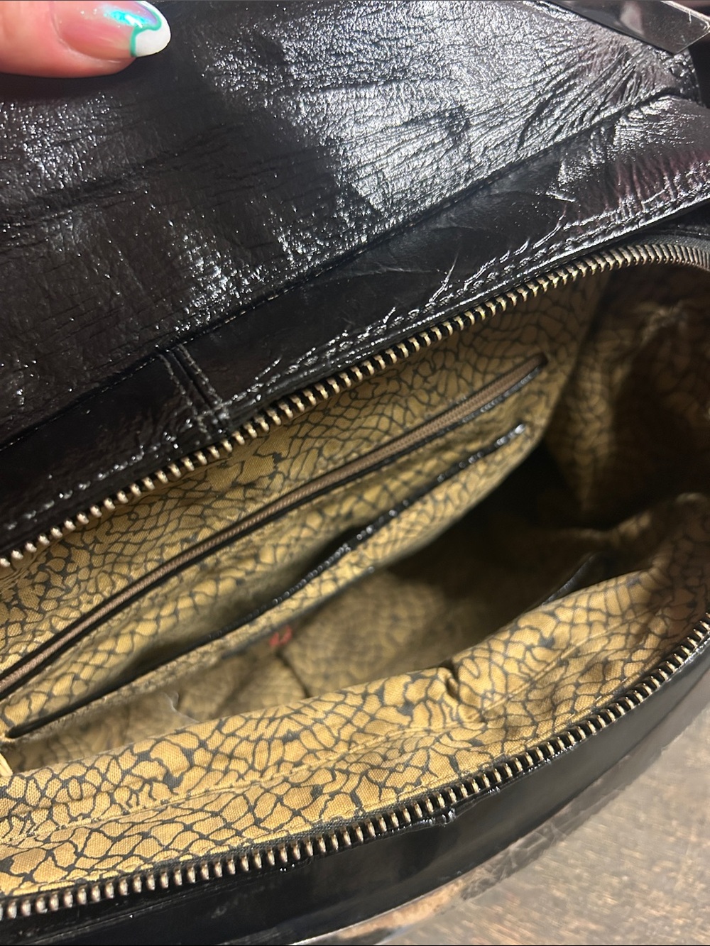 Vintage Patent Leather HOBO International Shoulder bag with chain detailed strap - Picture 6 of 6